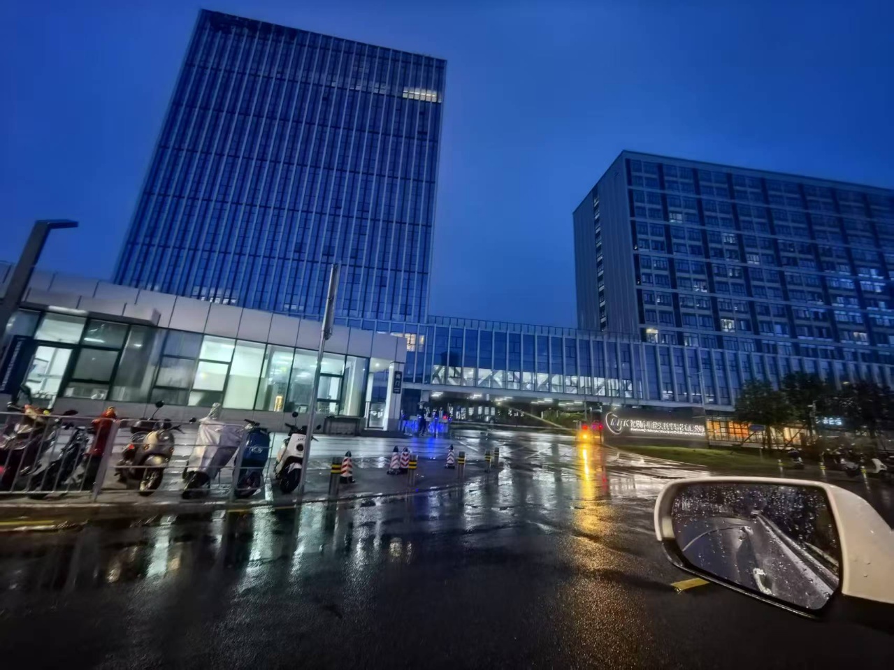 甲级写字楼的形象低于厂房的价格 整层2020平办公厂房出租