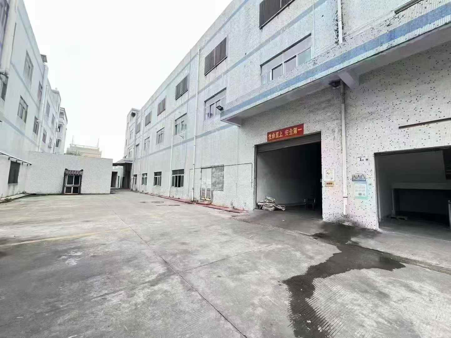 公明北环路边新出原房东3700平独院厂房出租