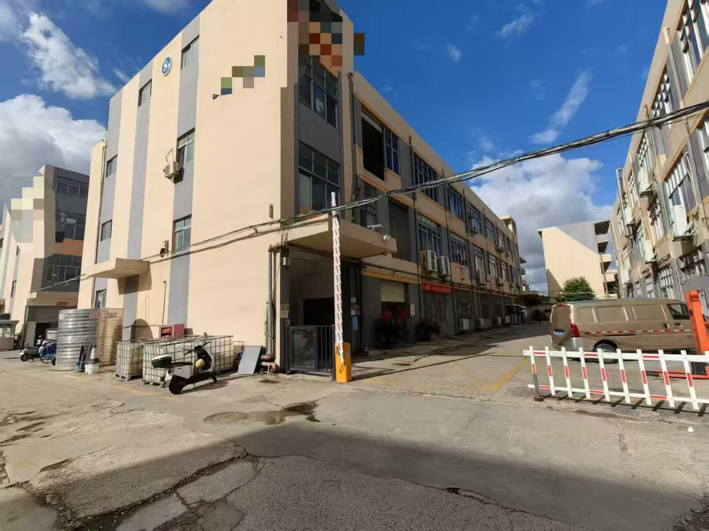 沙井北环路边岗头工业区一楼和二楼2400 平厂房出租