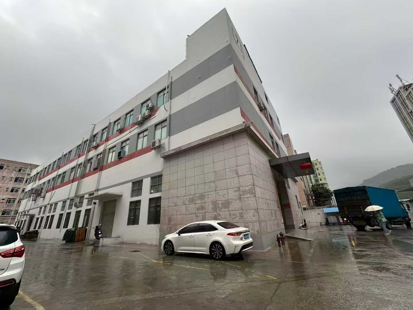 石岩一手厂房独栋1-3层3900平方（实际面积）厂房出租