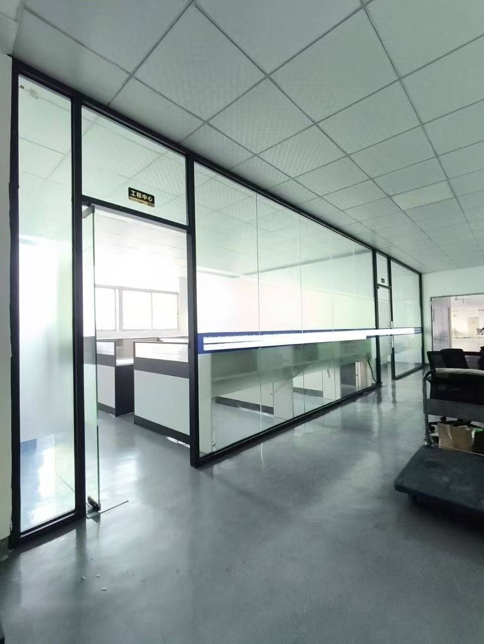 观澜福民龙澜大道边上新出楼上𝟴𝟬𝟬平厂房出租