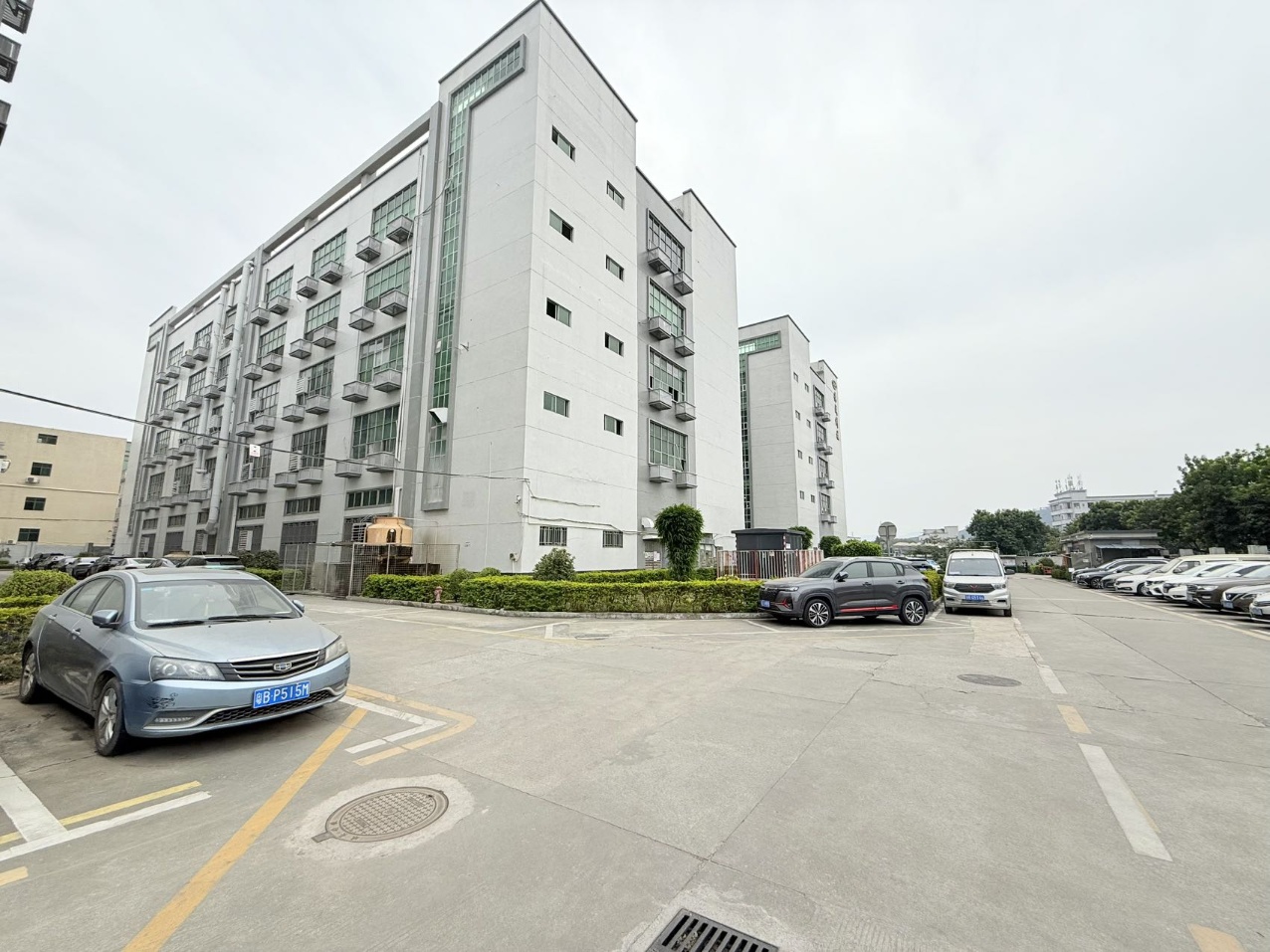 光明楼村龙大高速出口一楼2200平厂房出租