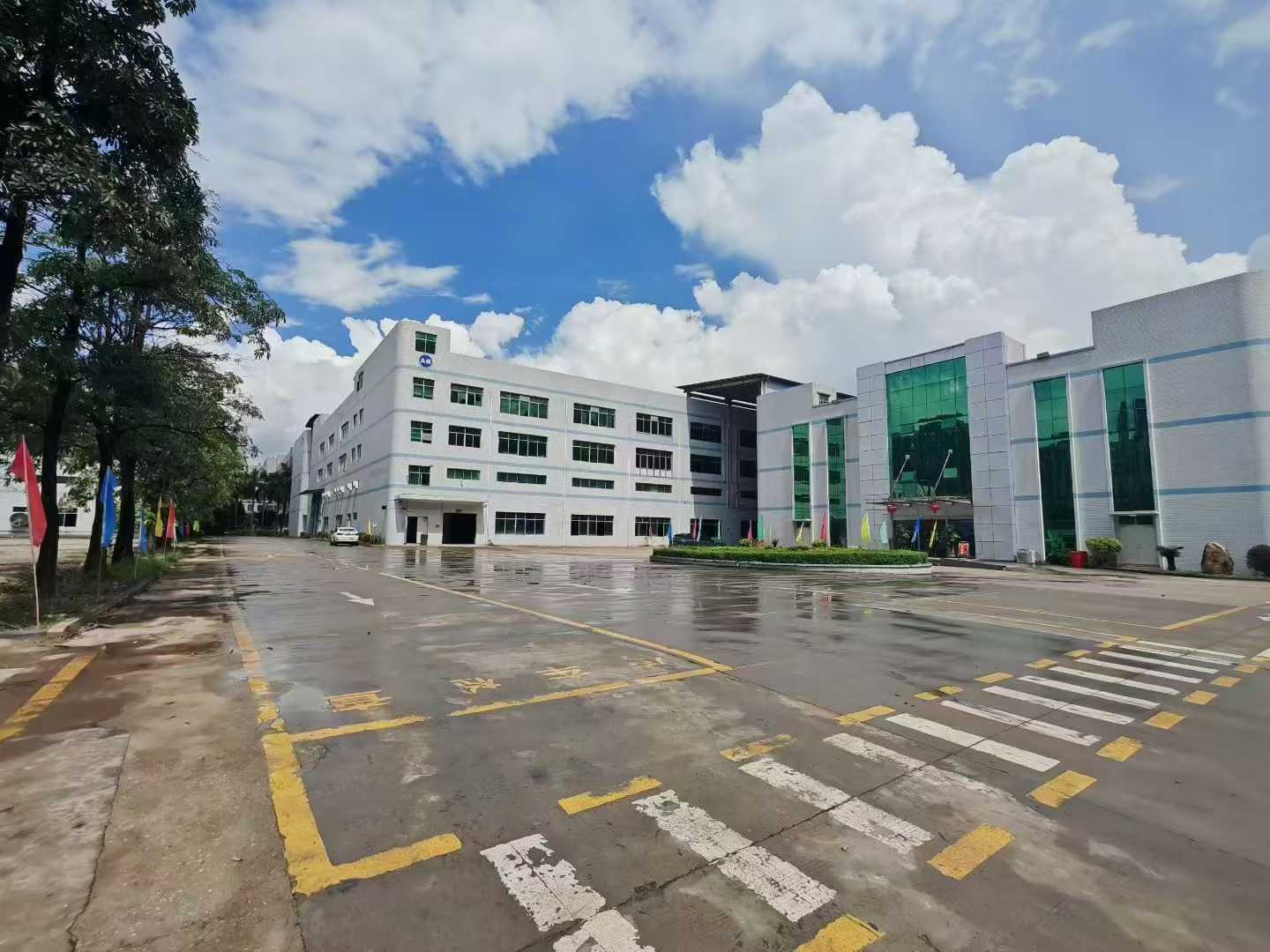 观澜高速口附近整栋28000平厂房出租