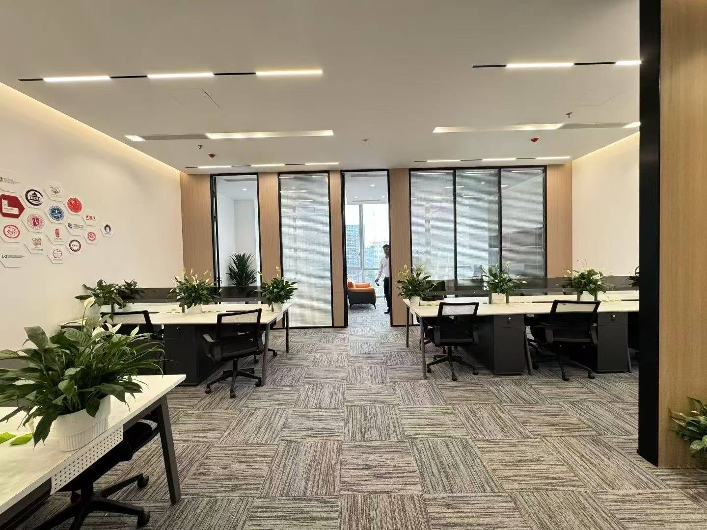 布吉地铁口甲级写字楼，面积 113 平 精装修办公室出租