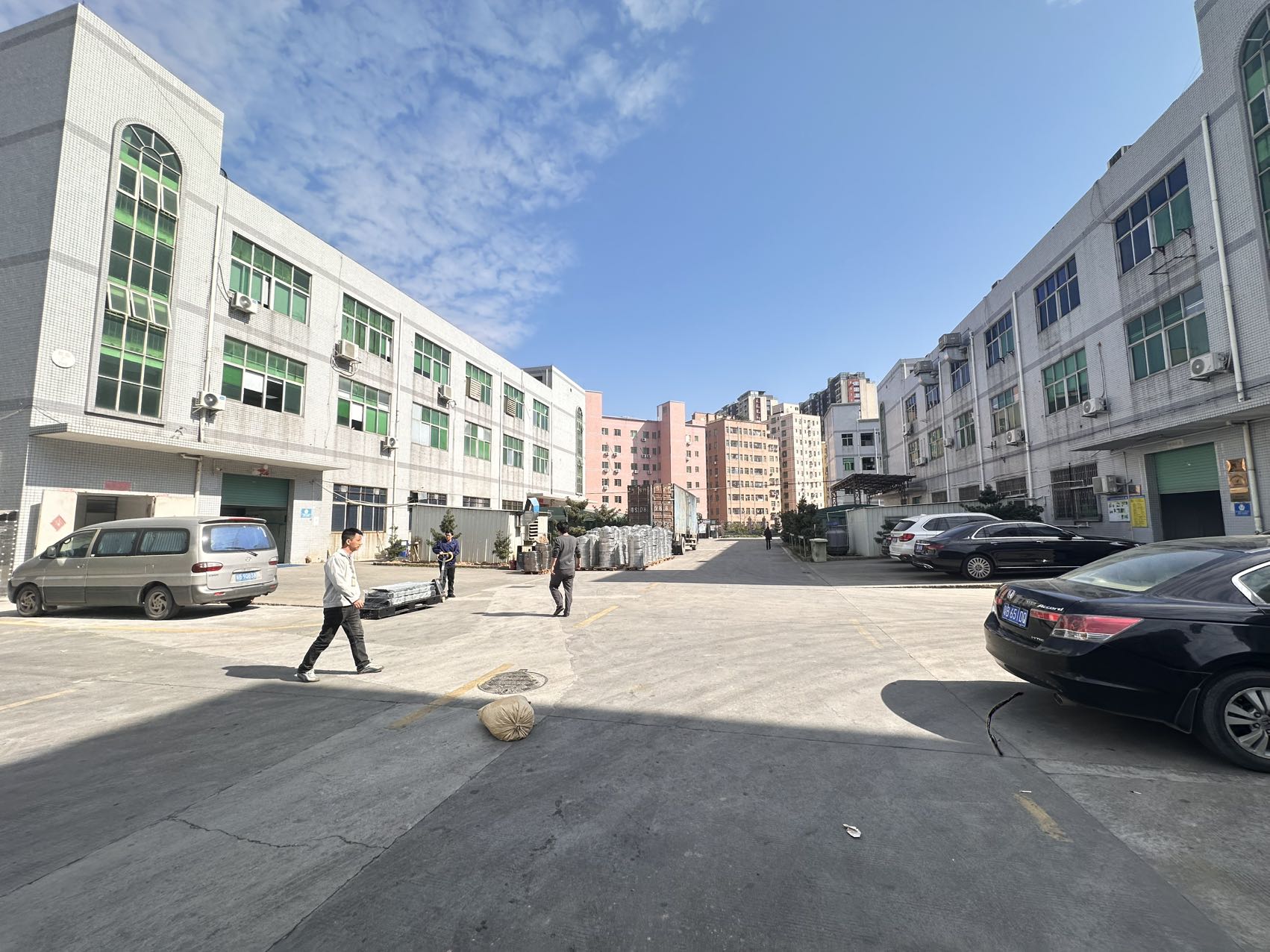 观澜龙澜大道边上大水坑华为旁边独门独院3000平厂房出租