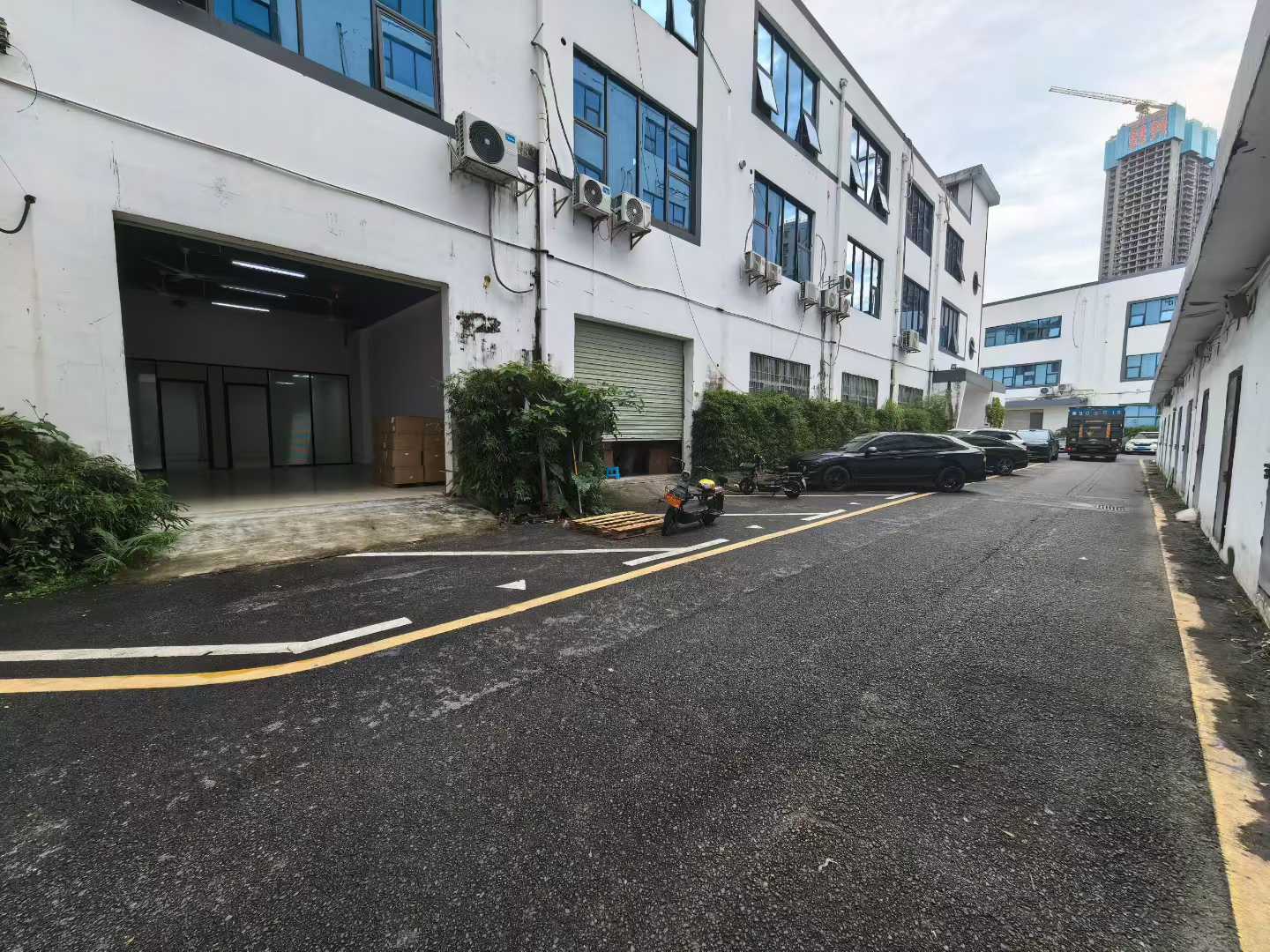 光雅园地铁B出口一楼220平办公室出租