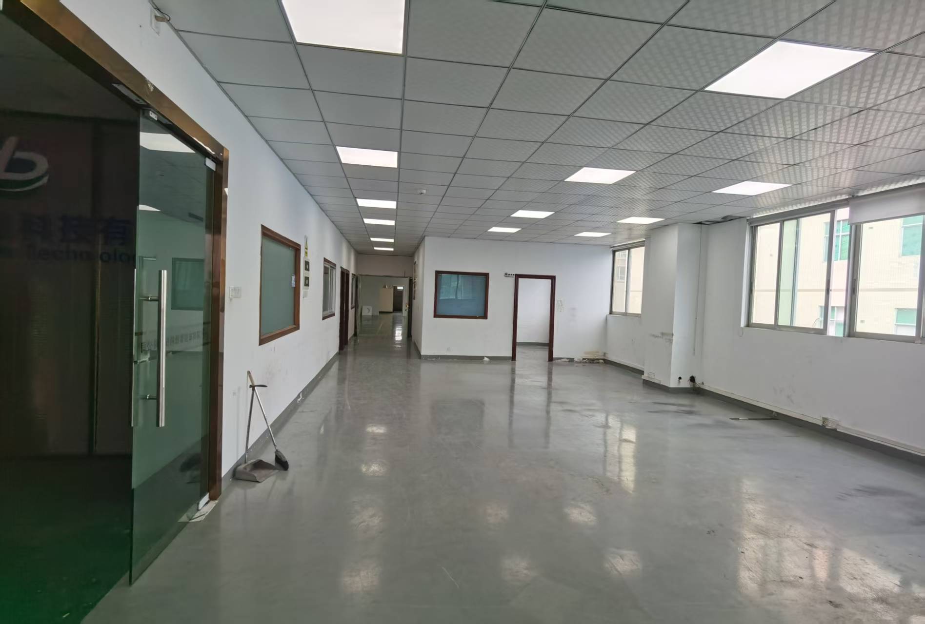 龙华清湖地铁口精装修600平厂房出租