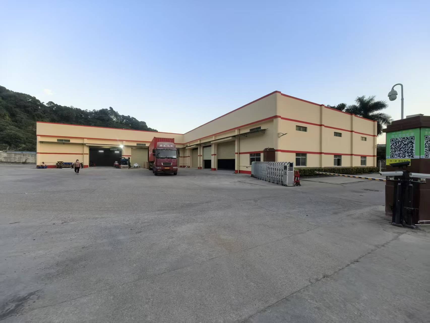 石岩主干道上一楼1700平物流仓库出租