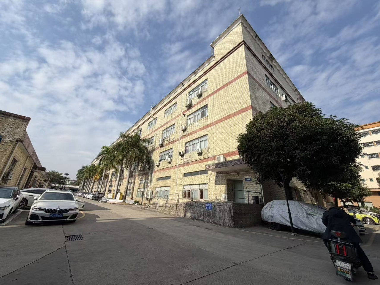 大浪商业中心整栋厂房共14564平厂房出租