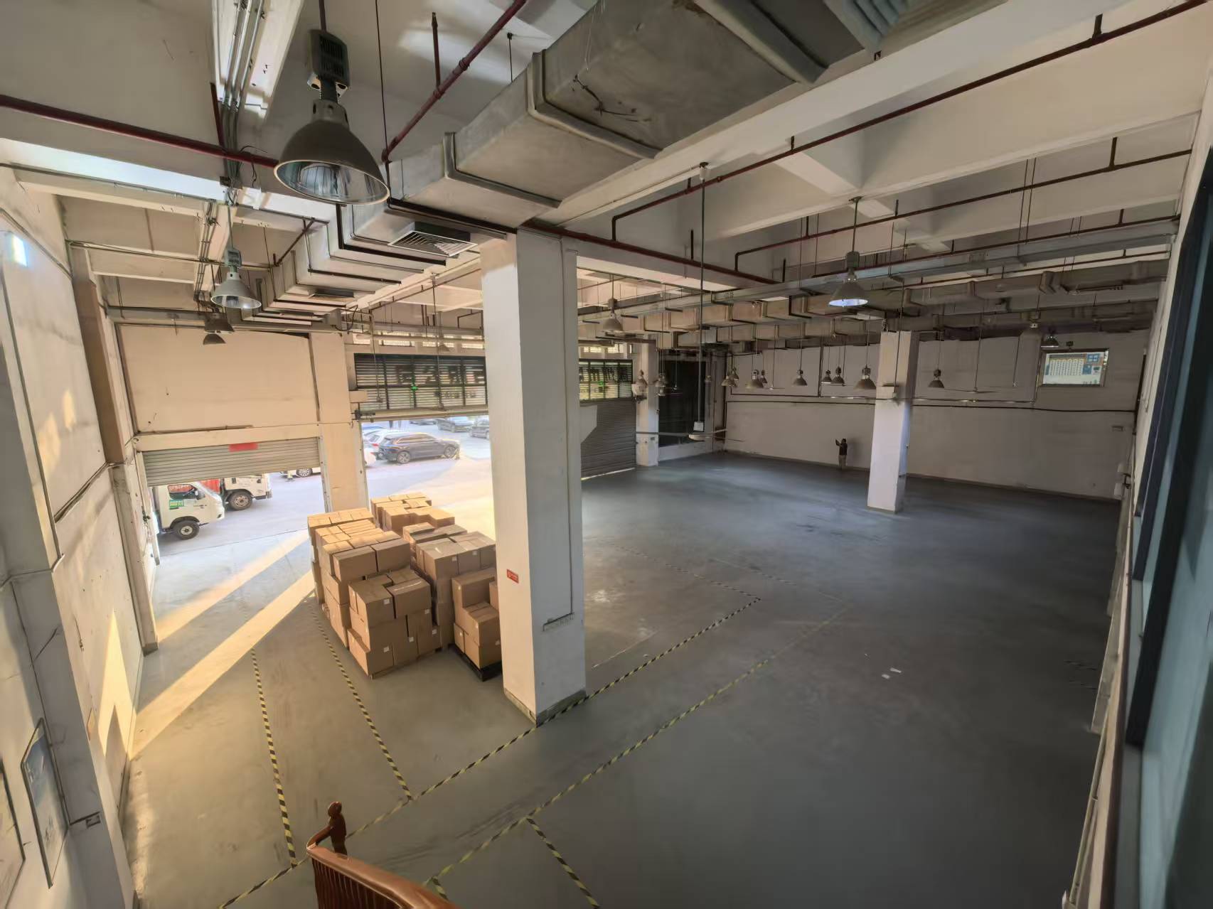 龙华大型工业区一楼层高8米1600平厂房出租