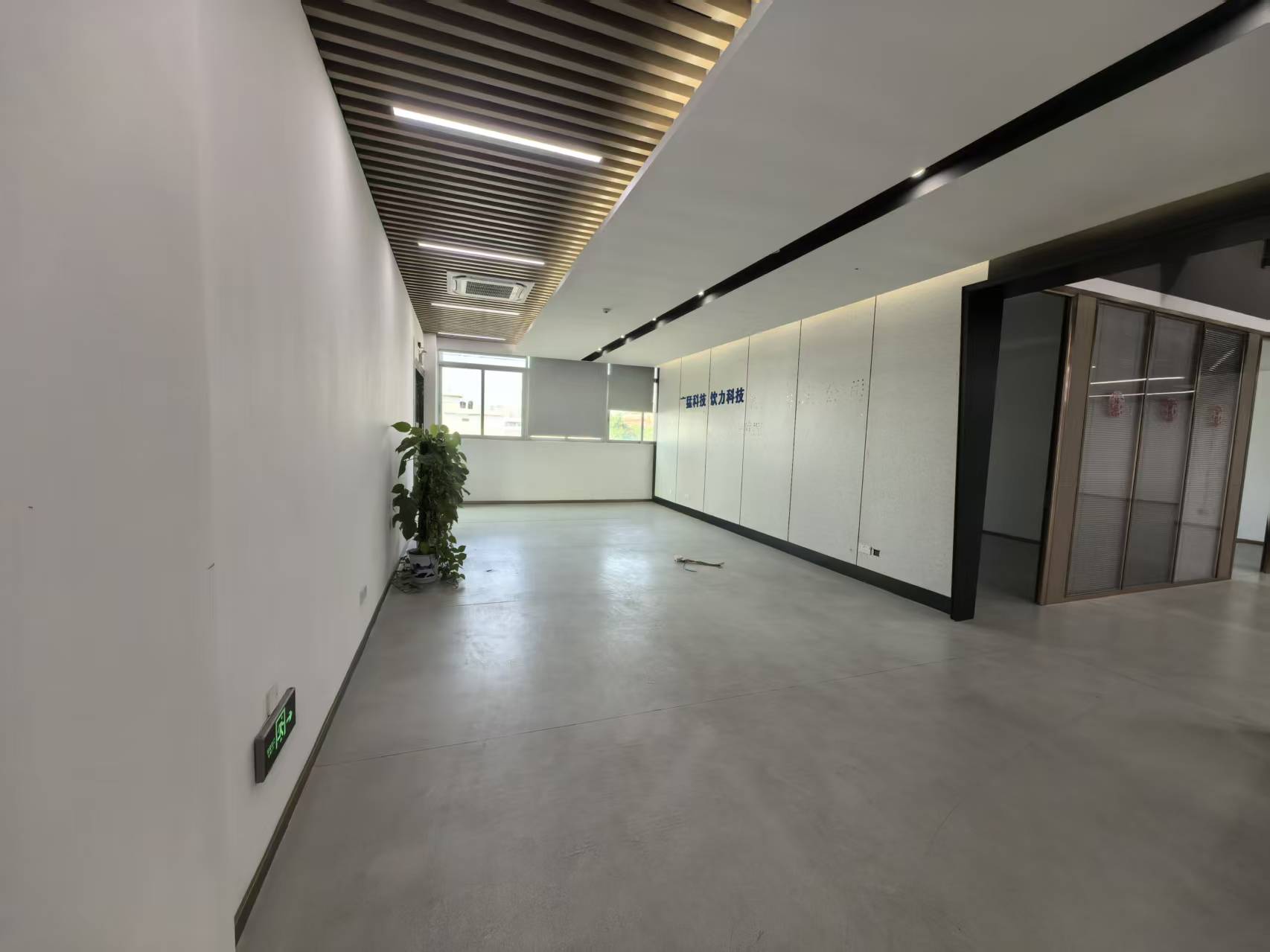 龙华大型工业区一二楼5200平厂房出租