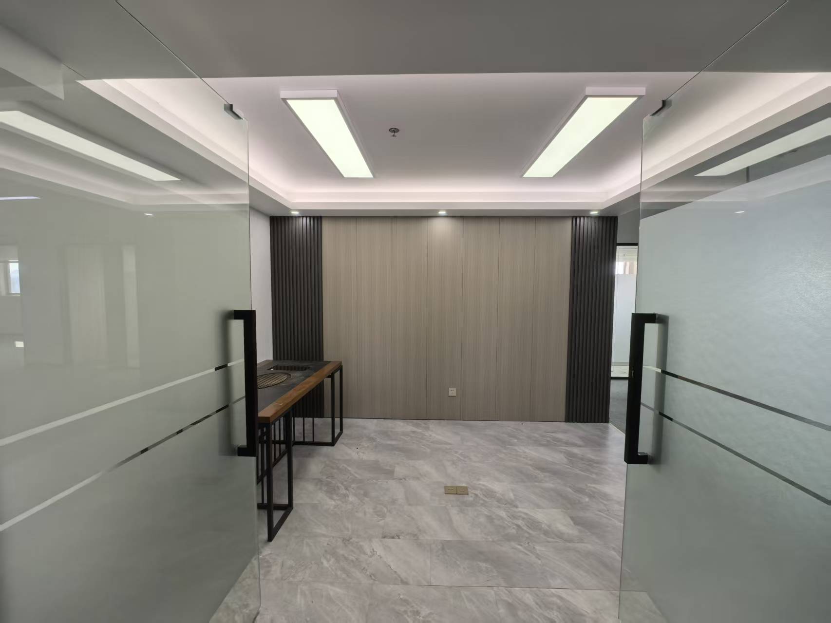 龙华清湖地铁口精装修260平办公室出租