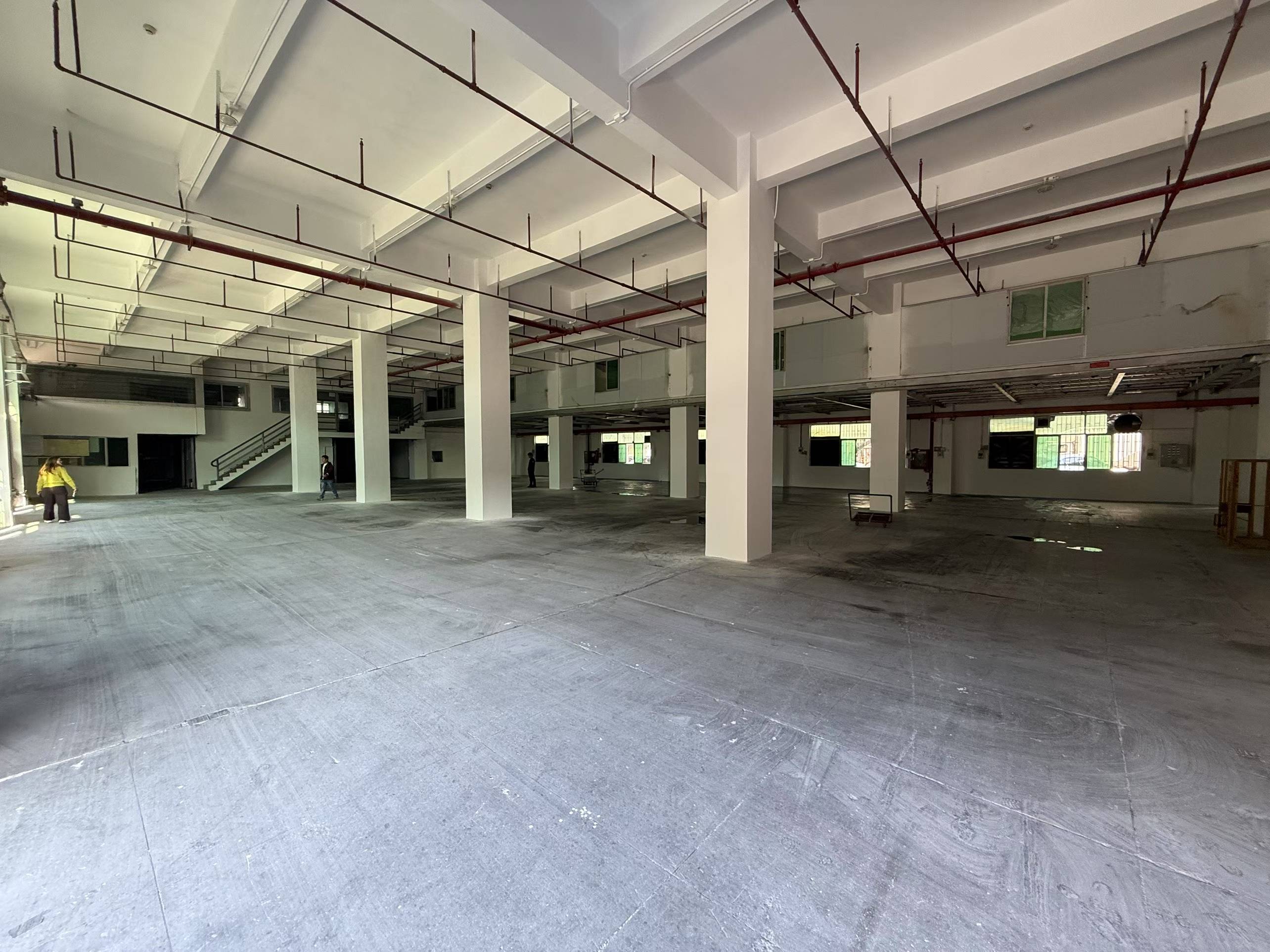 坂田乐荟中心附近一楼面积2000平厂房出租