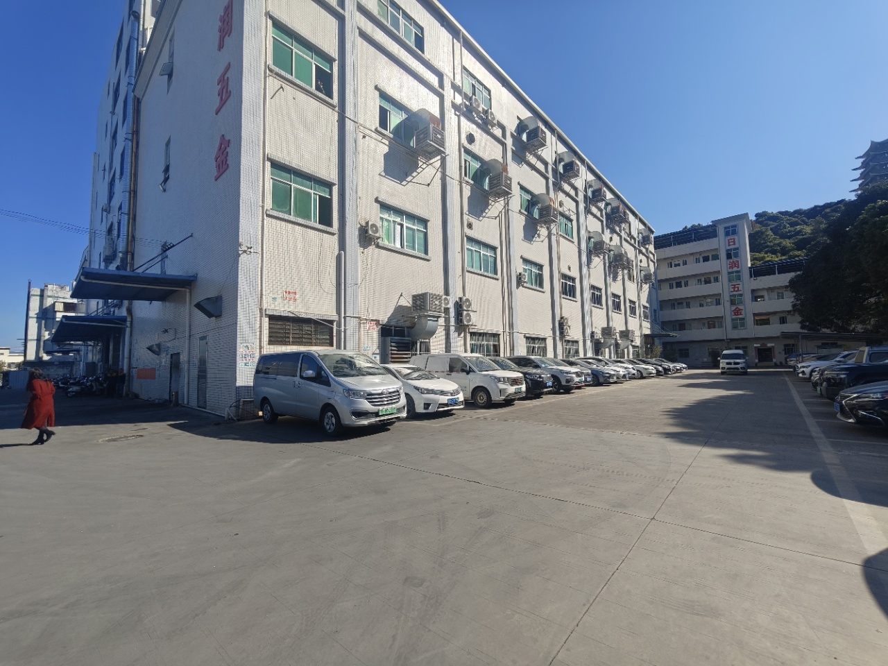 三中标准厂房独栋5300平厂房出租