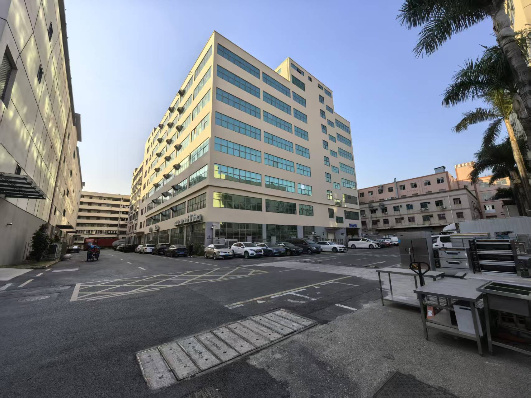 布吉丹竹头地铁口楼上2400平厂房出租