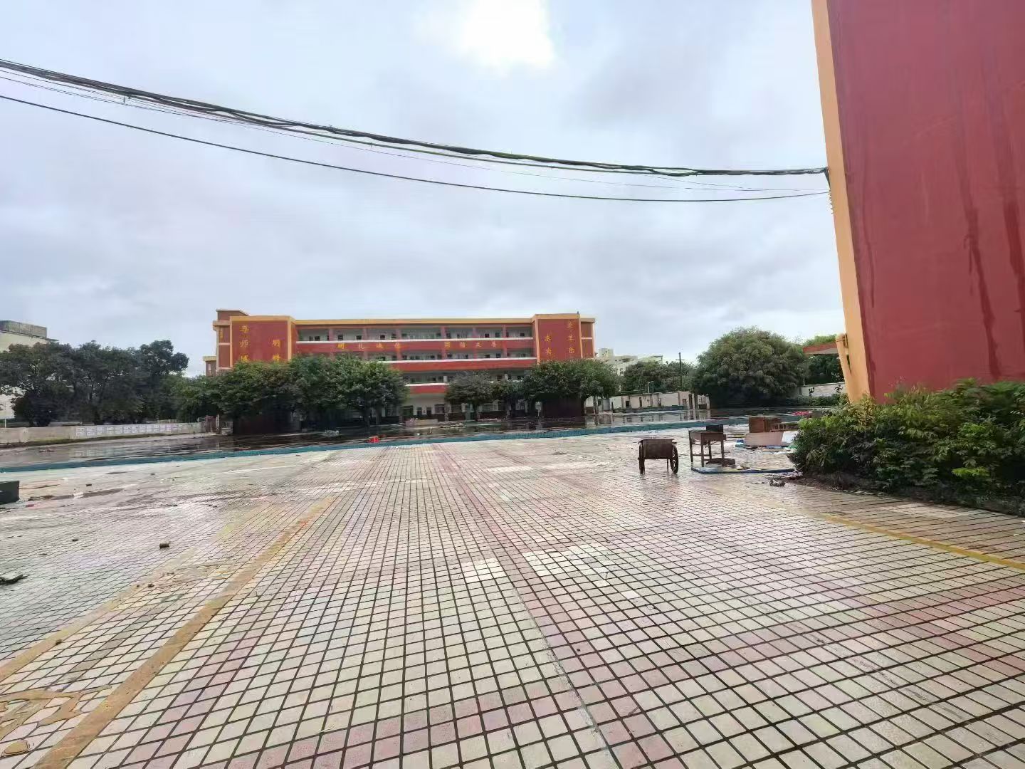 龙岗独院13000平学校厂地出租