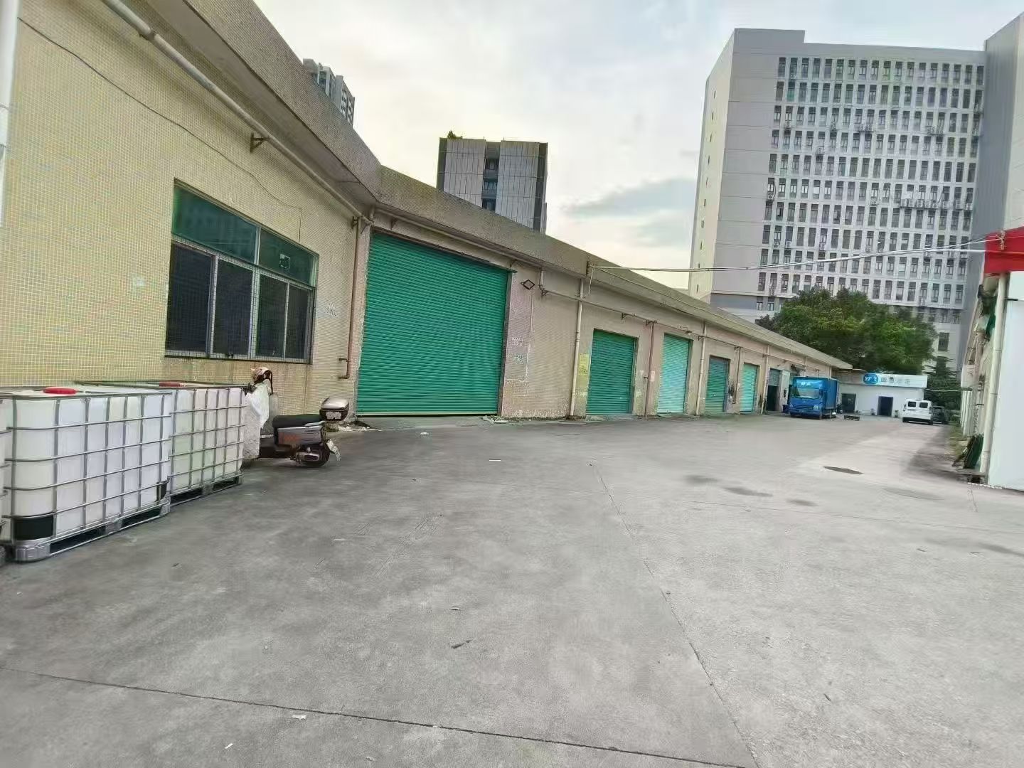 观澜松元轻轨站旁｜砖墙到顶钢构1000㎡ 厂房出租